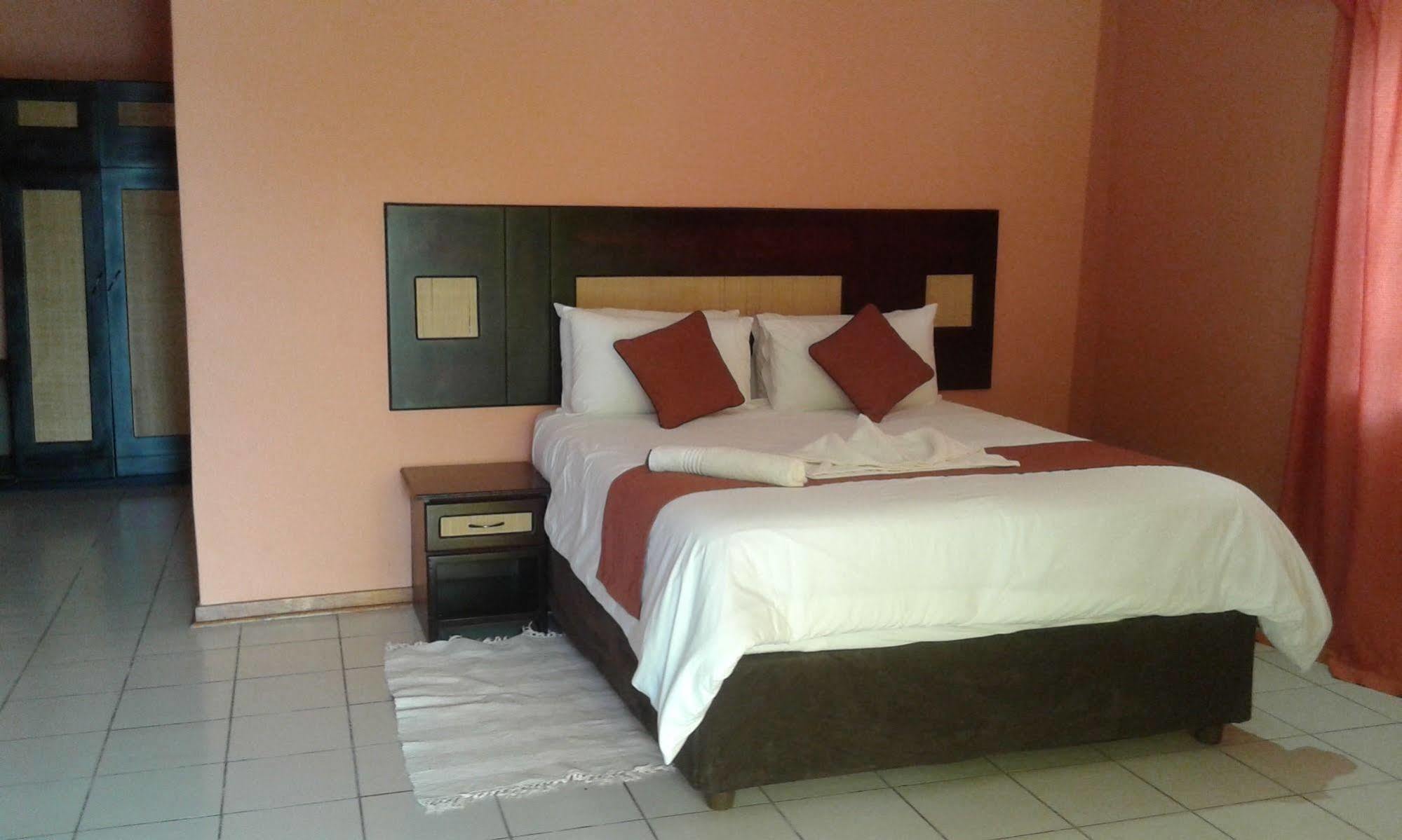 Larissa Hotel Maun Eksteriør bilde